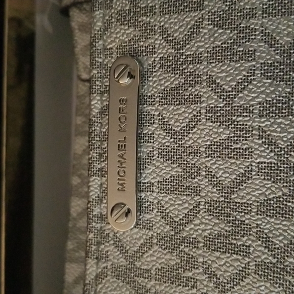 Michael Kors Adjustable Belt Bag silver sz. L/XL - Picture 5 of 12